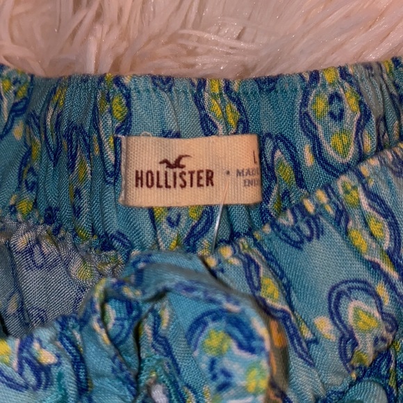 patterned flowy hollister shorts - Picture 2 of 4
